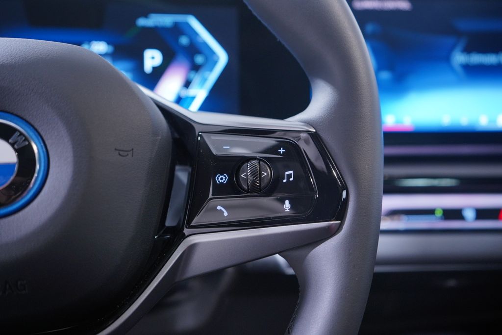 Thumbnail: 2025 BMW i5 - 21