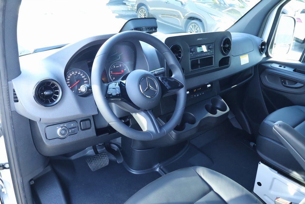 Thumbnail: 2025 Mercedes-Benz Sprinter - 3
