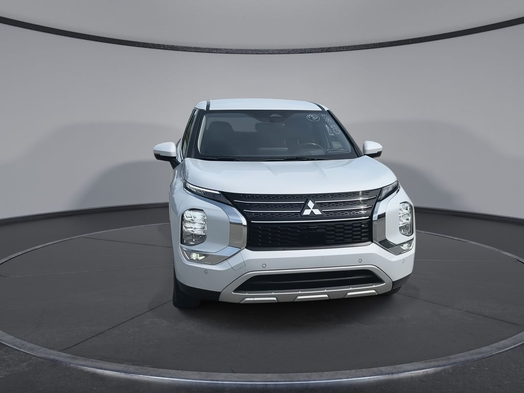 Thumbnail: 2024 Mitsubishi Outlander - 3