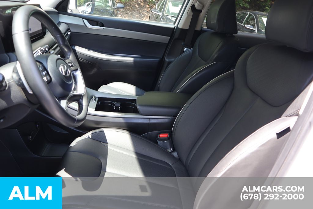 Used 2025 White Hyundai SEL image 14