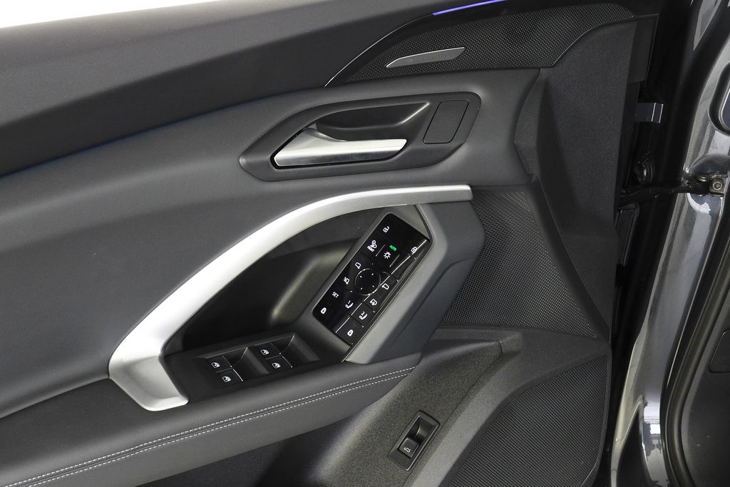 Thumbnail: 2025 Audi Q5 - 12