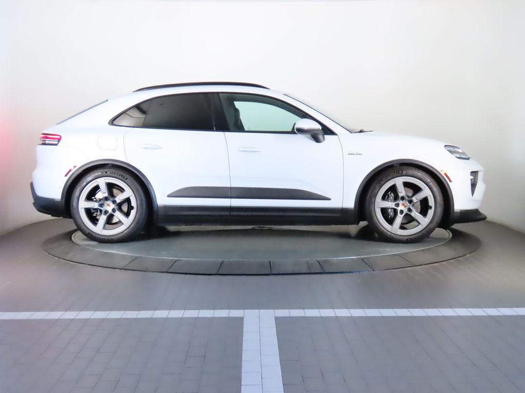 Thumbnail: 2025 Porsche Macan - 8