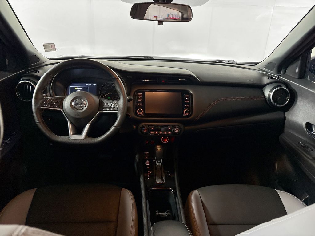 2021 Nissan Kicks SR