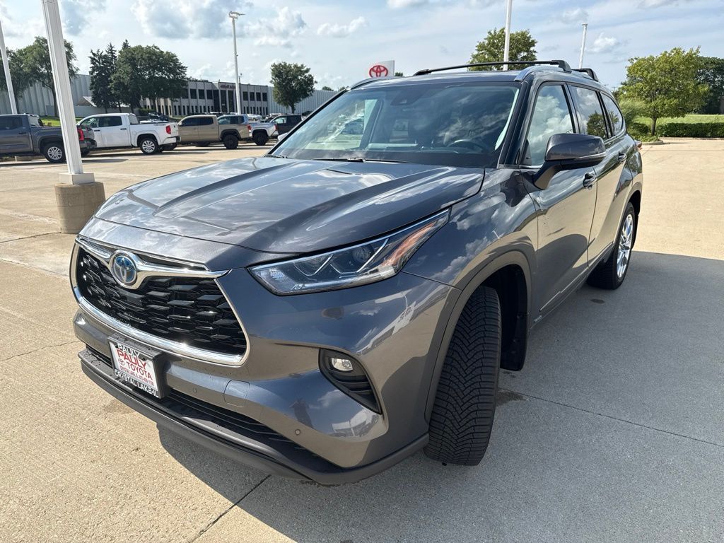 Used 2023 Toyota Highlander Hybrid SUV
