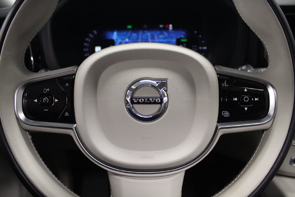 Thumbnail: 2023 Volvo XC60 - 18