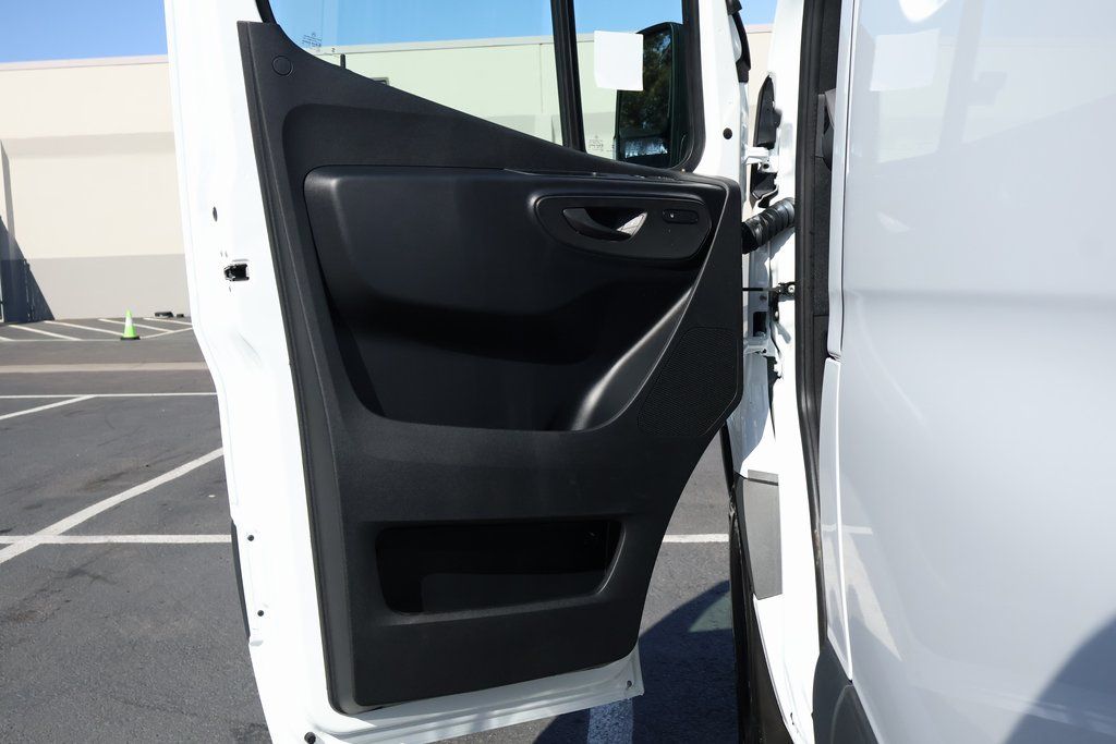 2025 Mercedes-Benz Sprinter 2500 6