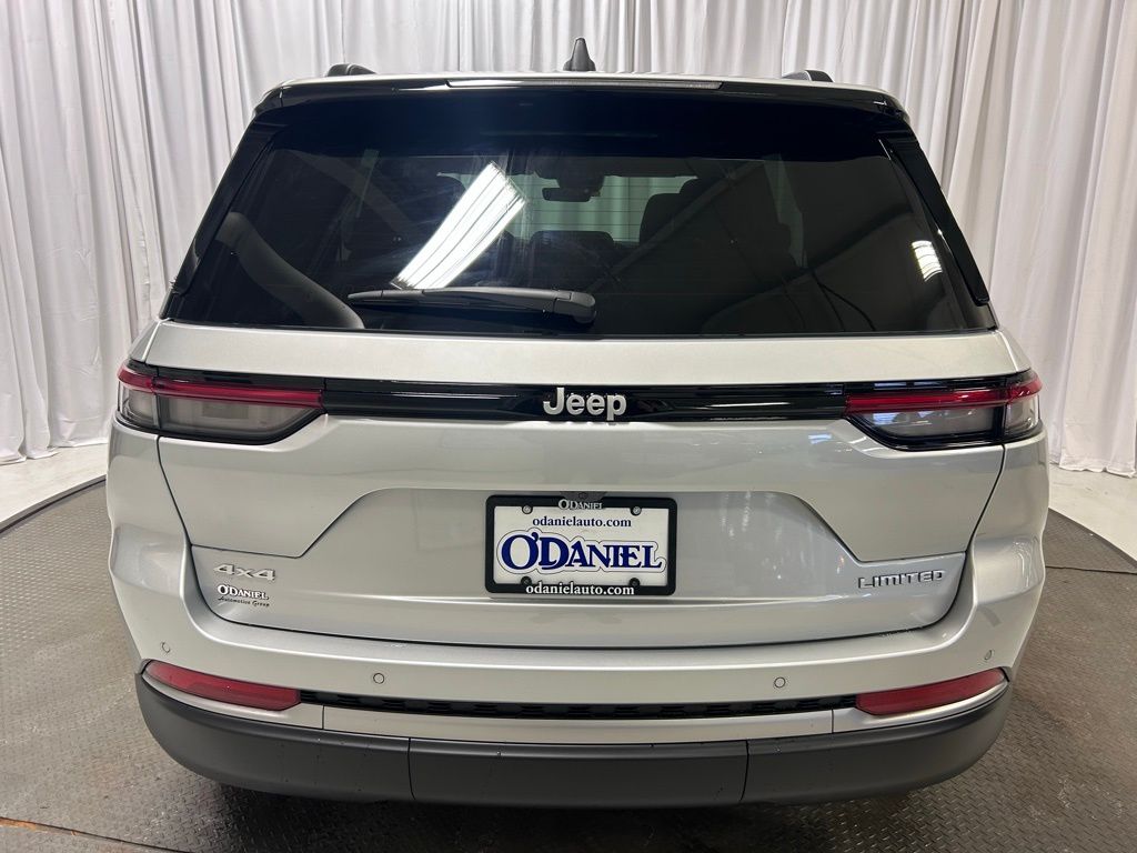 new 2026 Jeep Grand Cherokee car, priced at $48,995