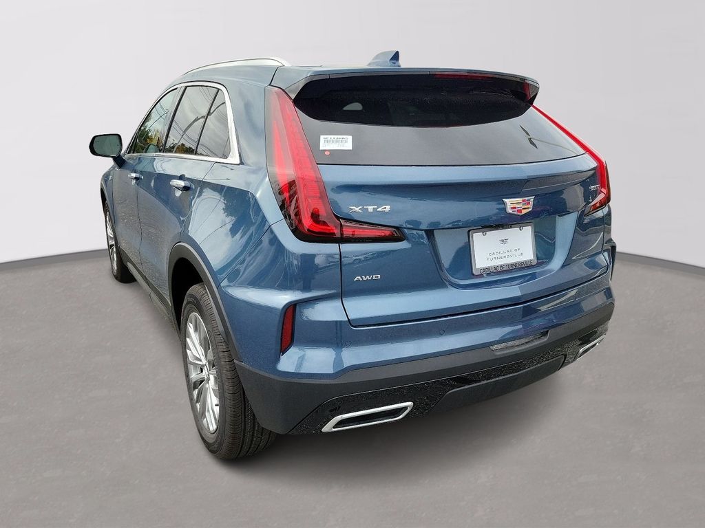 2025 Cadillac XT4 Premium Luxury 3