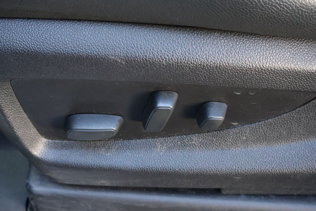 Thumbnail: 2018 Chevrolet Silverado 1500 - 16