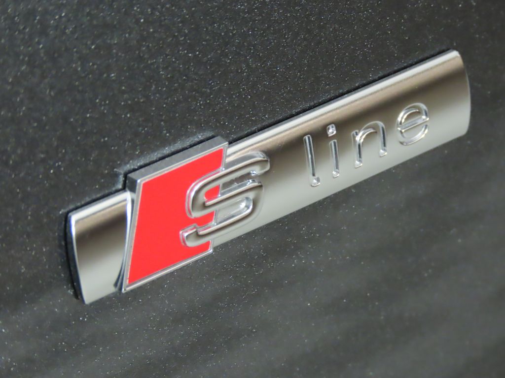 Thumbnail: 2025 Audi Q3 - 11