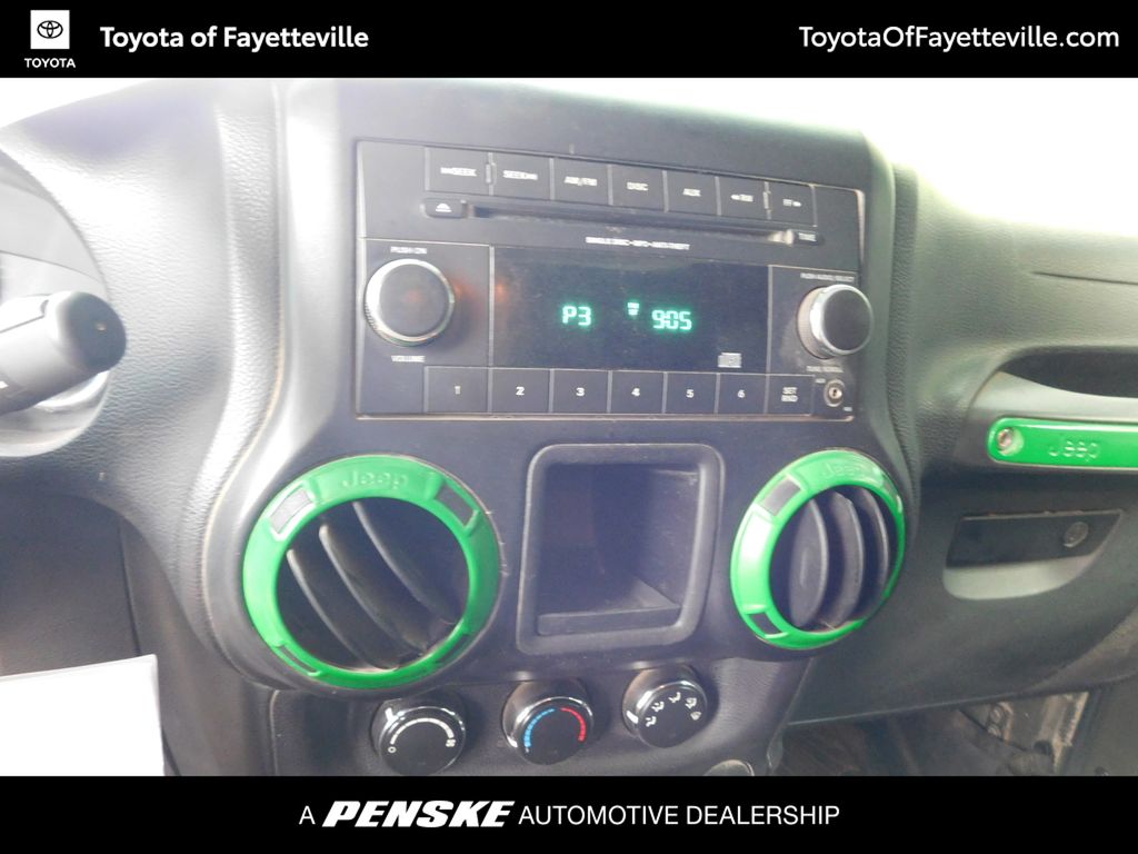 Thumbnail: 2015 Jeep Wrangler - 9