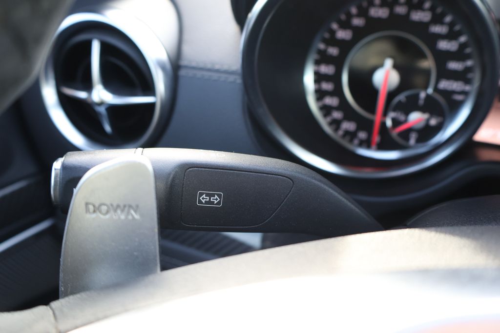 Thumbnail: 2013 Mercedes-Benz SL-Class - 23