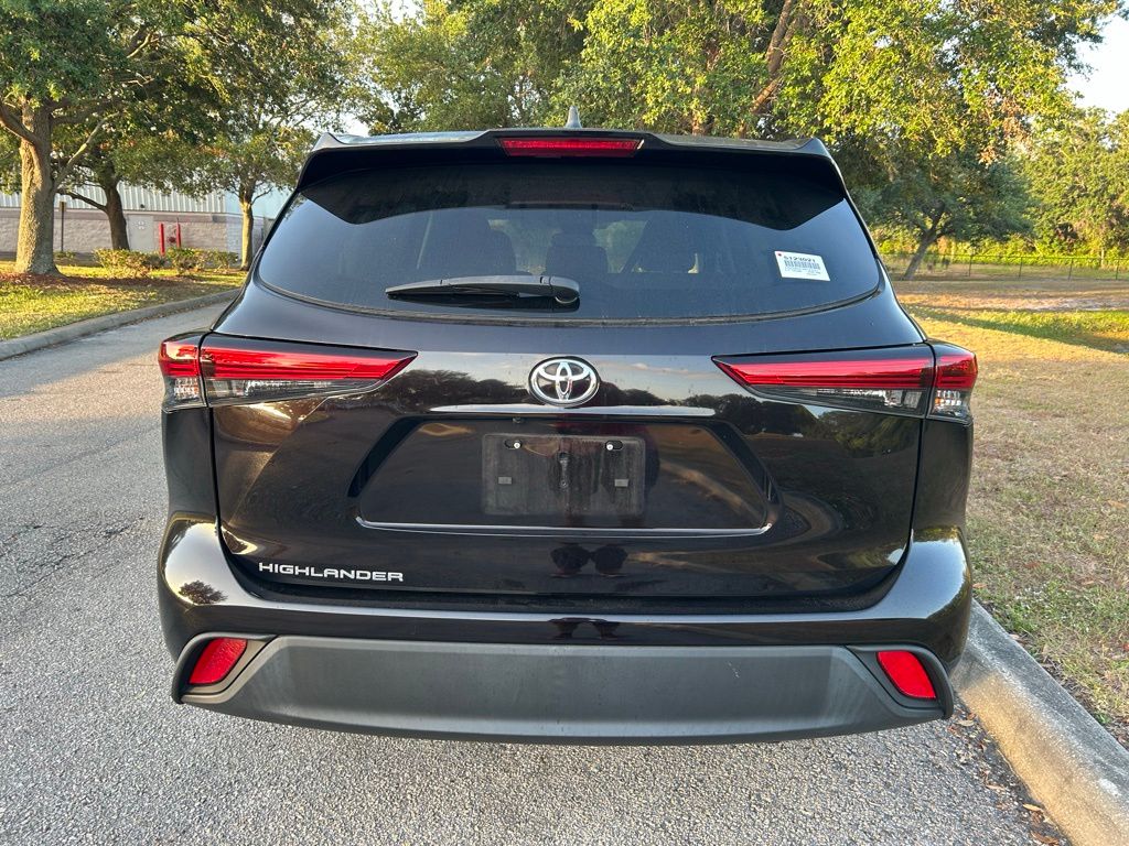 2022 Toyota Highlander L 4