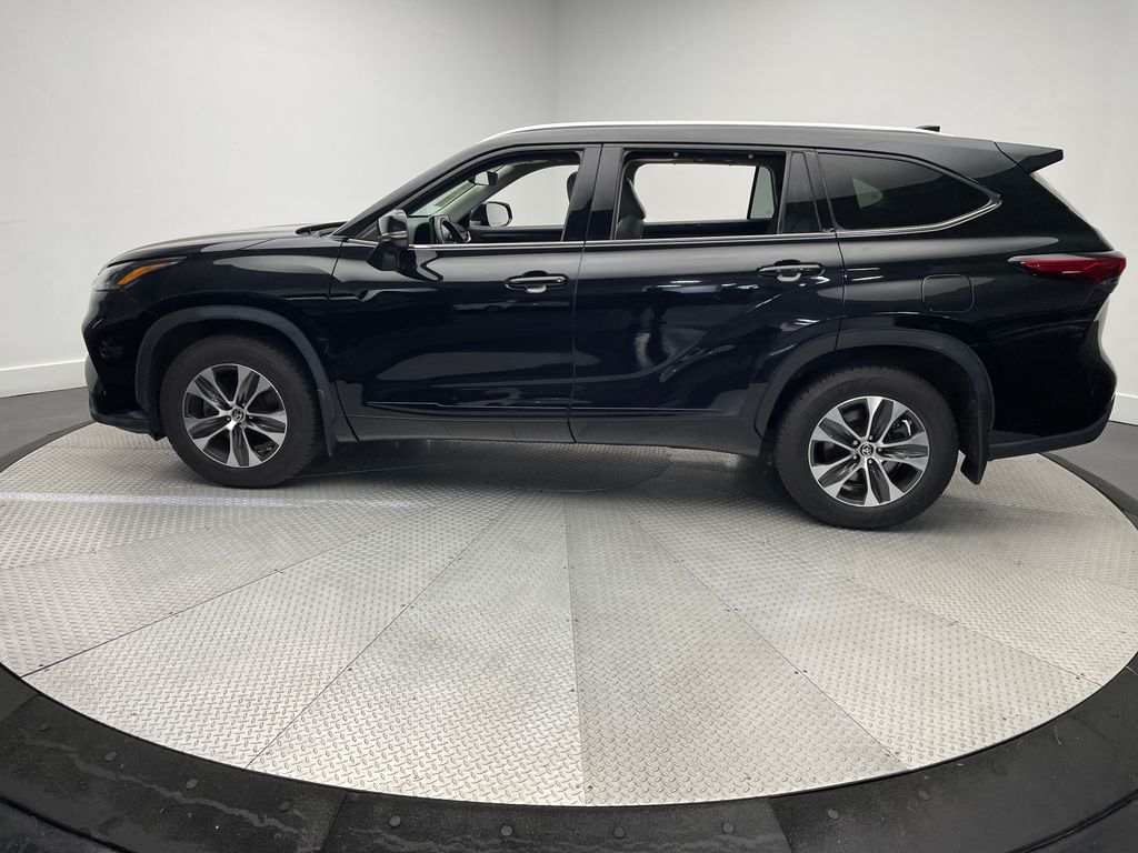 Thumbnail: 2021 Toyota Highlander - 8