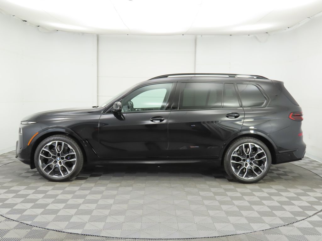 2025 BMW X7 M60i 8