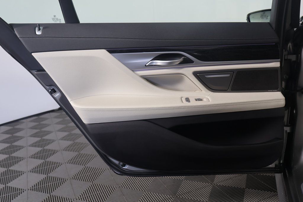 Thumbnail: 2022 BMW 7 Series - 13