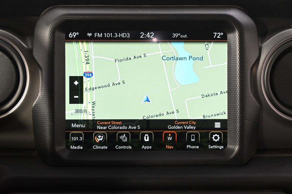 Used 2022 Green Jeep Sport image 30