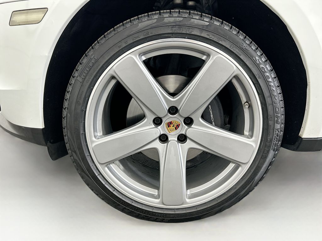 Thumbnail: 2020 Porsche Macan - 31