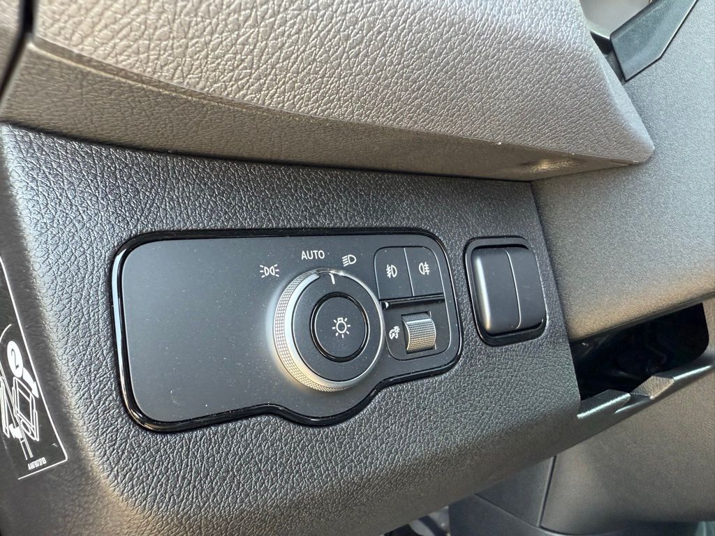 Thumbnail: 2025 Mercedes-Benz Sprinter - 17