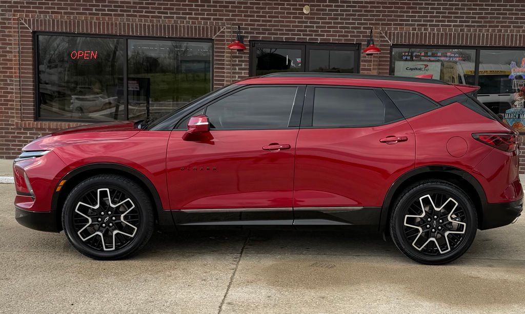 View vehicle photo 5