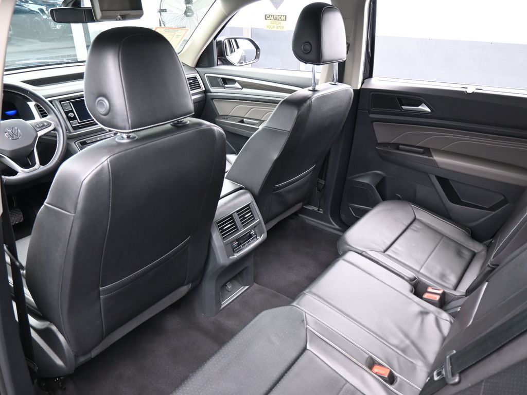 Used 2022 Deep Black Volkswagen 2.0T SE image 34