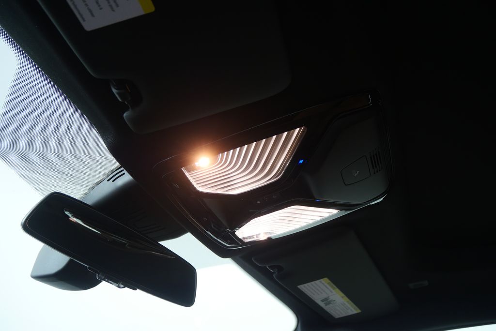 Thumbnail: 2026 BMW i4 - 21