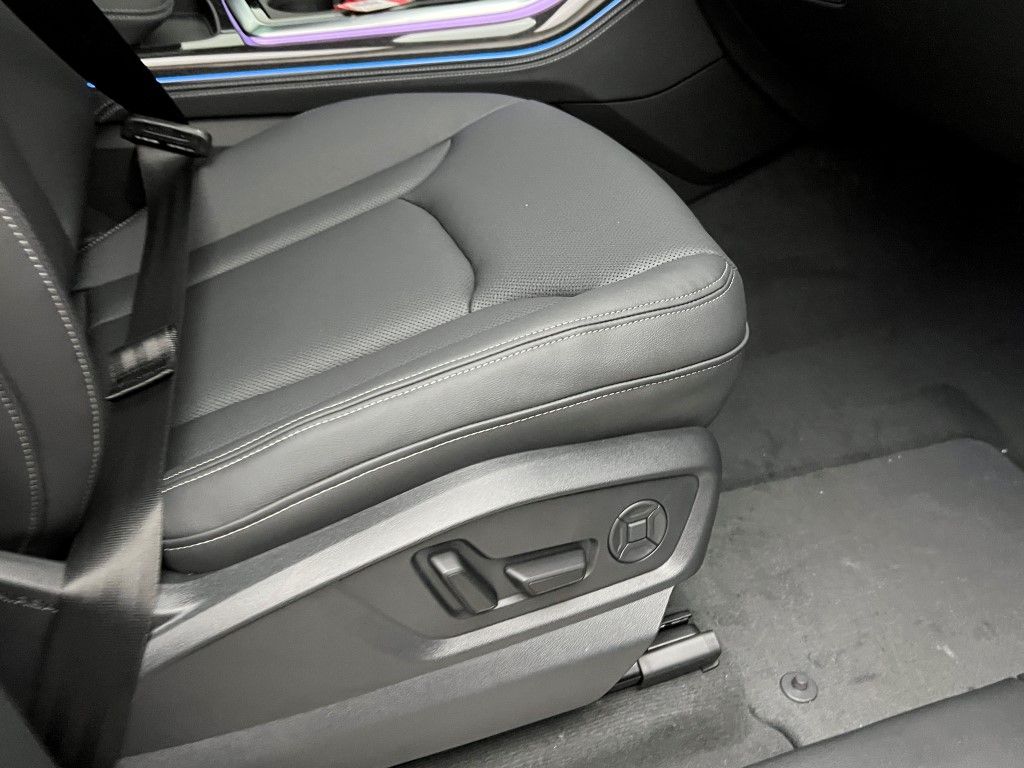 Thumbnail: 2026 Audi Q8 - 15