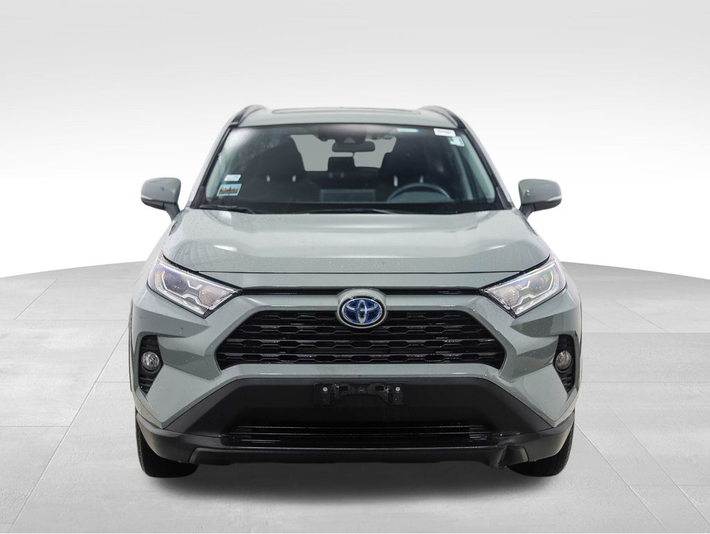 2020 Toyota RAV4 XLE 8