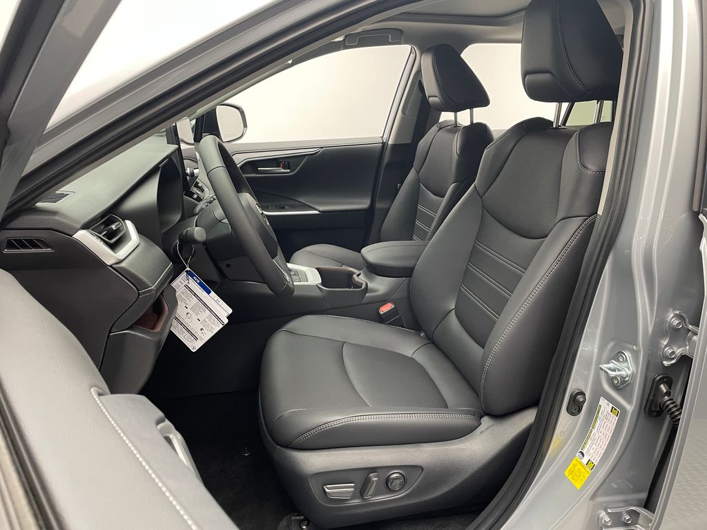 Thumbnail: 2025 Toyota RAV4 - 14