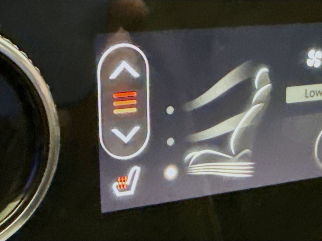 Thumbnail: 2024 Genesis GV70 - 20