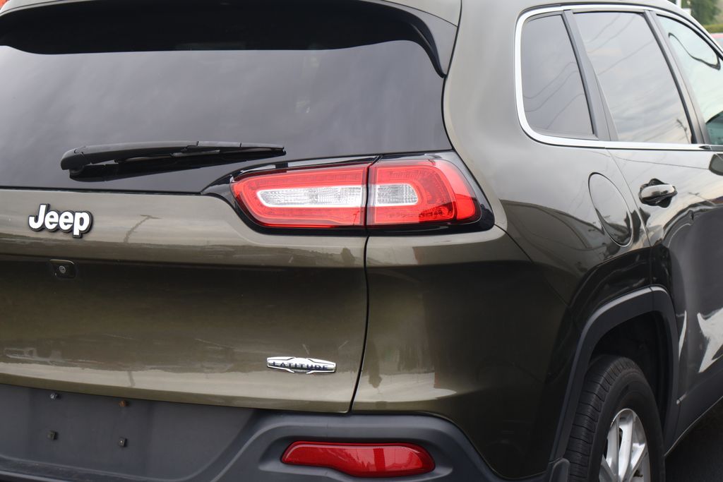 Thumbnail: 2015 Jeep Cherokee - 10