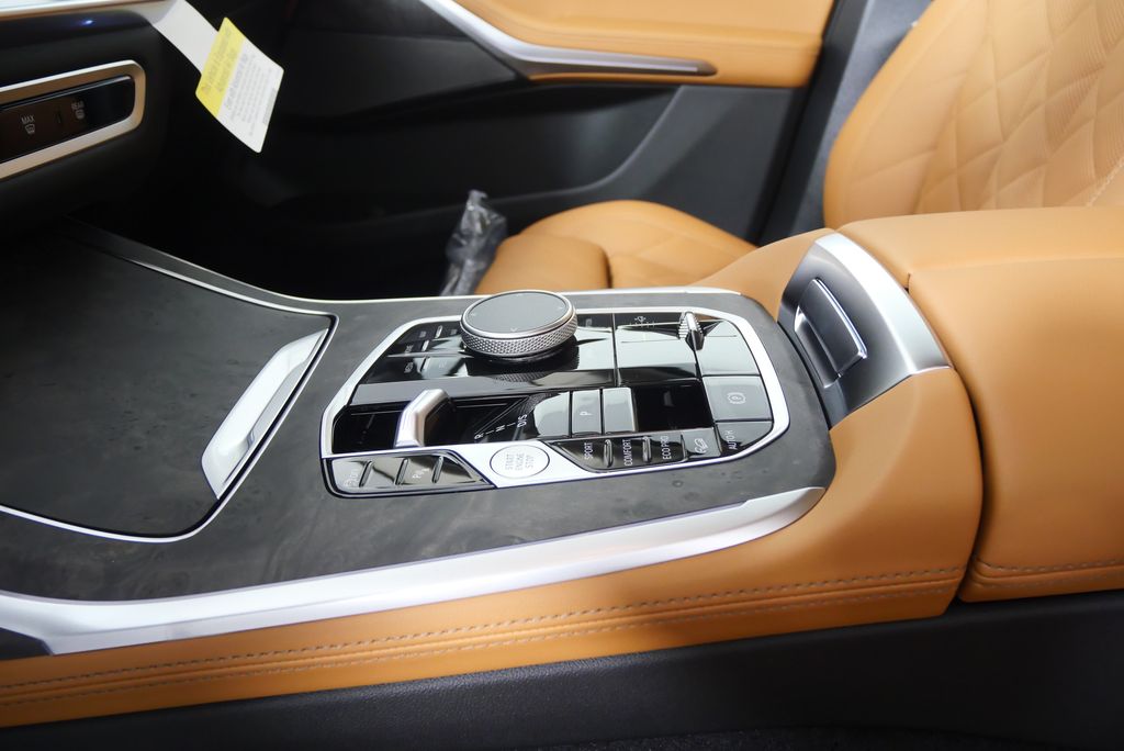Thumbnail: 2026 BMW X7 - 23