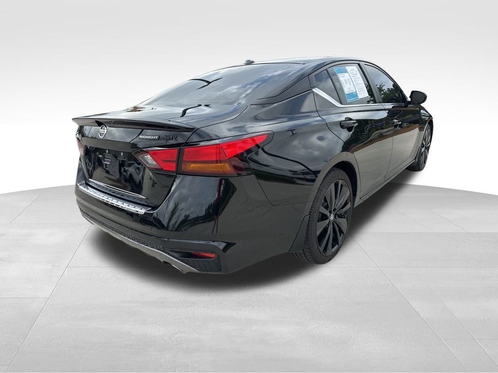 2022 Super Black Clearcoat Nissan Altima 2.5 SR FWD Sedan