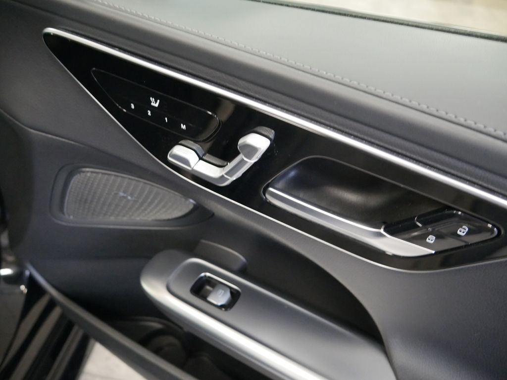 Thumbnail: 2023 Mercedes-Benz C-Class - 26