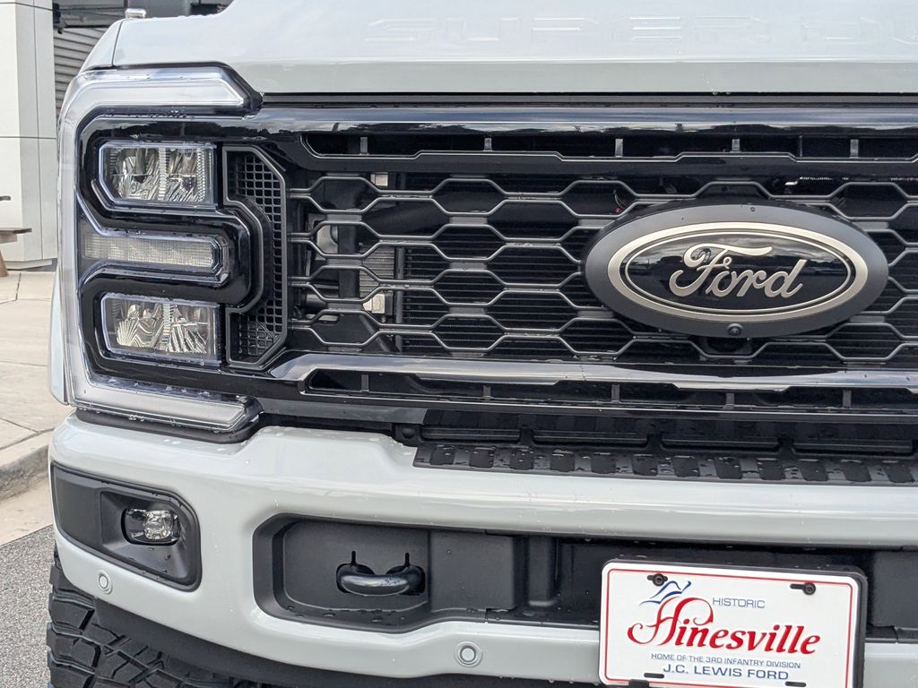 2025 Ford F-250 Super Duty Black Widow
