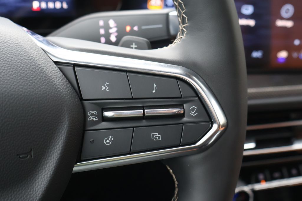 Thumbnail: 2027 Chevrolet Traverse - 24