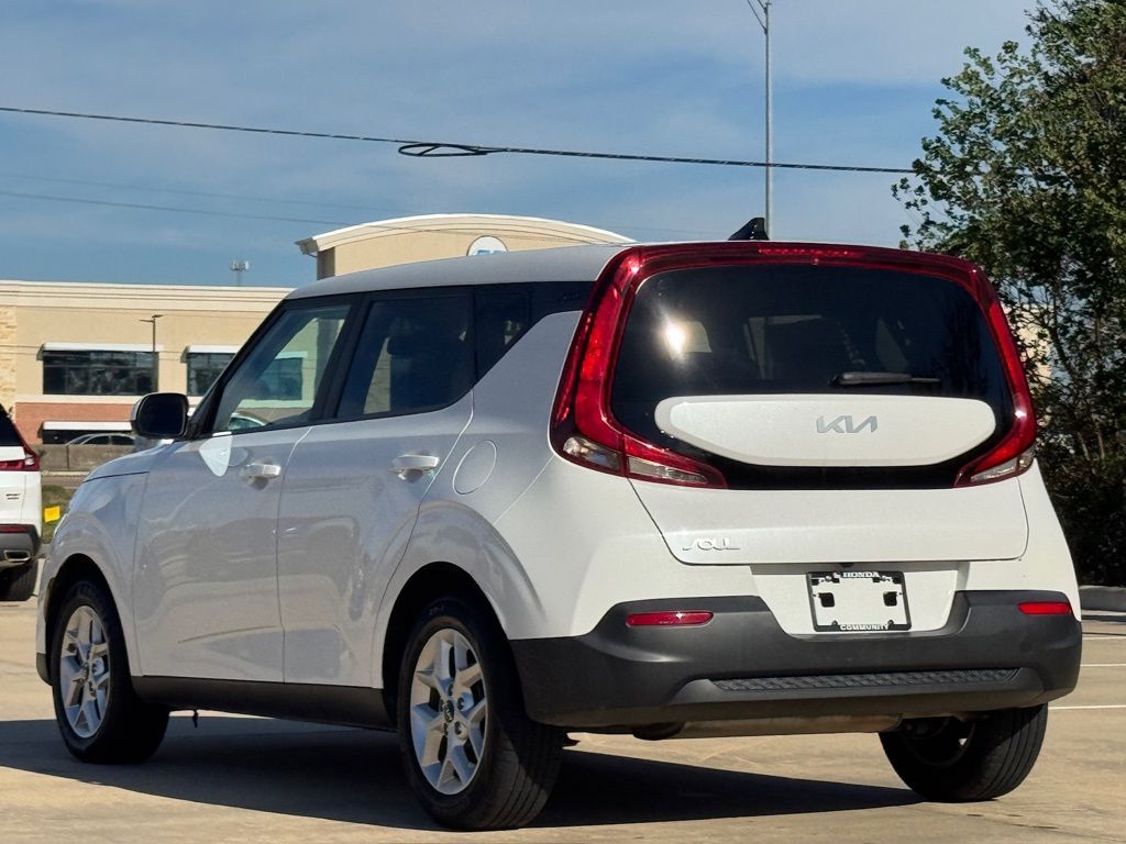 2022 Kia Soul LX White at Superior Kia