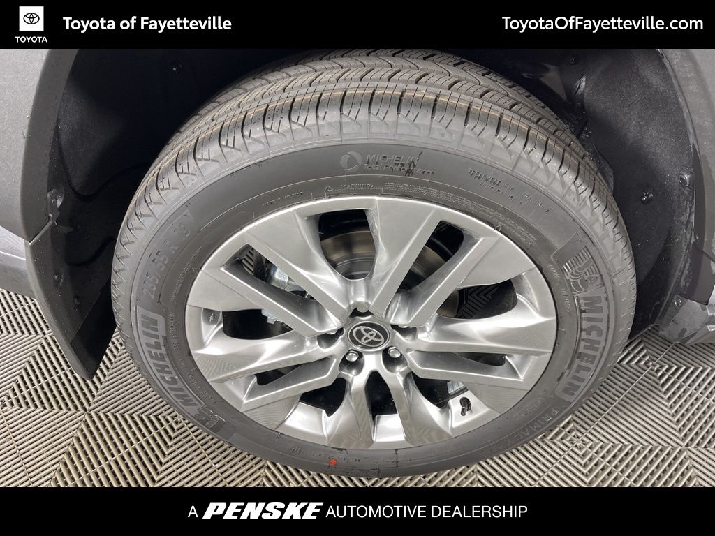 2025 Toyota RAV4 XLE Premium 13