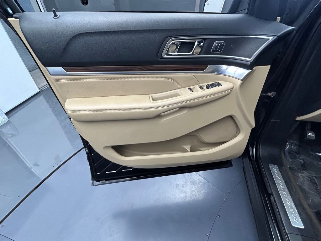 Used 2017 Shadow Black Ford Limited image 14