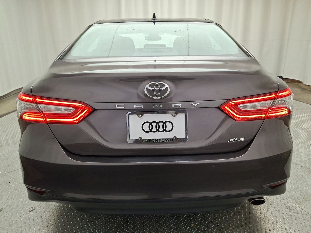2019 Toyota Camry XLE 5