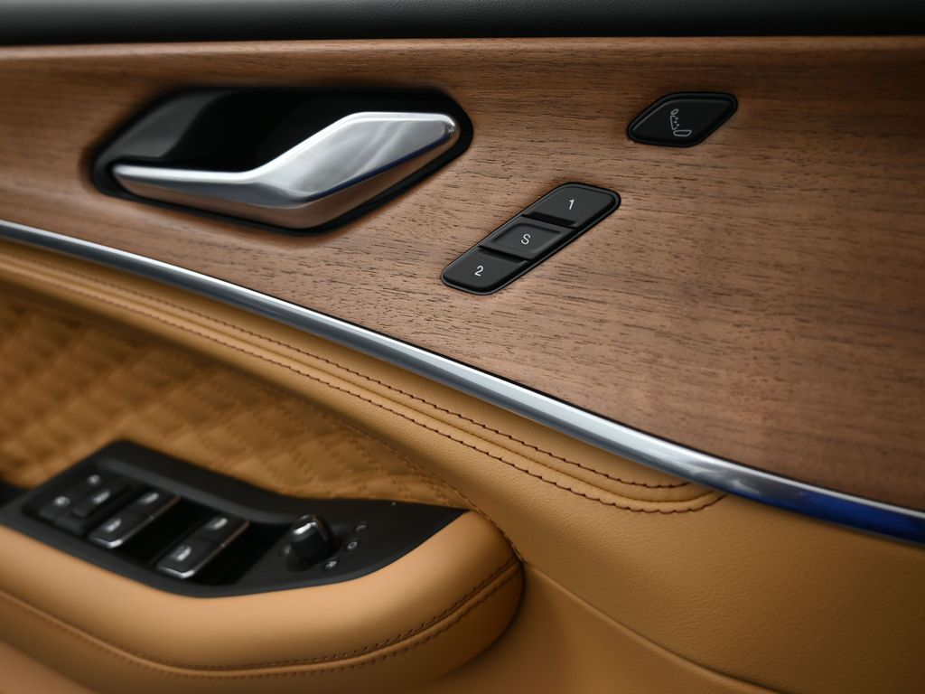 New 2025 Silver Zynith Jeep Summit image 14