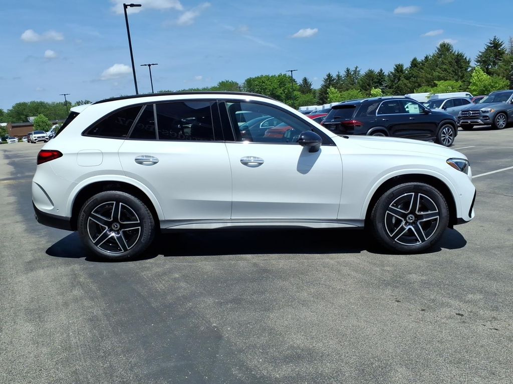 New 2026 MANUFAKTUR Moonlight White Metallic Mercedes-Benz GLC 300 image 8