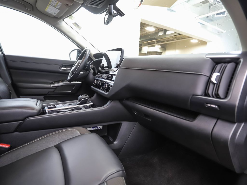 2024 Nissan Pathfinder SL 30