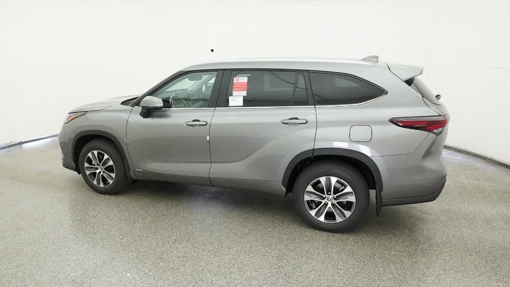 Thumbnail: 2026 Toyota Highlander - 16