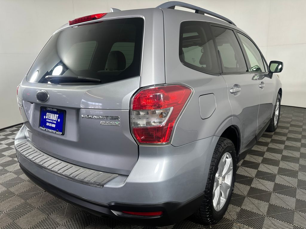 2016 Subaru Forester 2.5i Premium - Image 5
