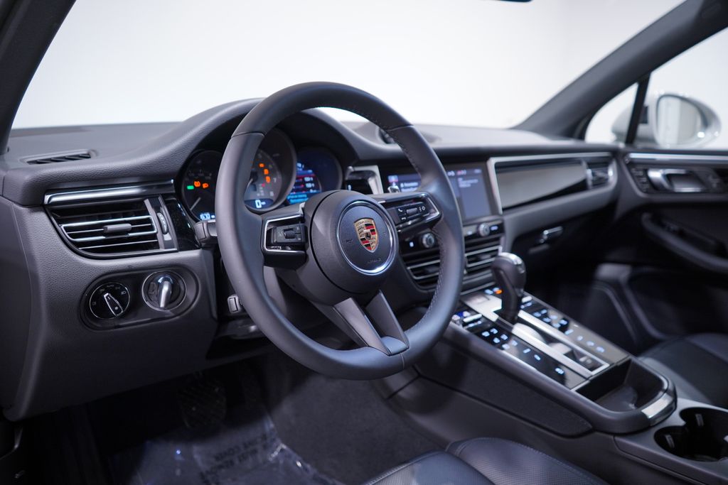 2024 Porsche Macan S 6