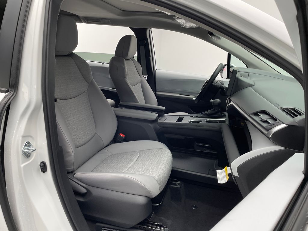 Thumbnail: 2025 Toyota Sienna - 18