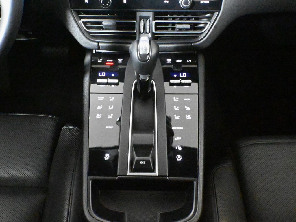 2022 Porsche Macan  27
