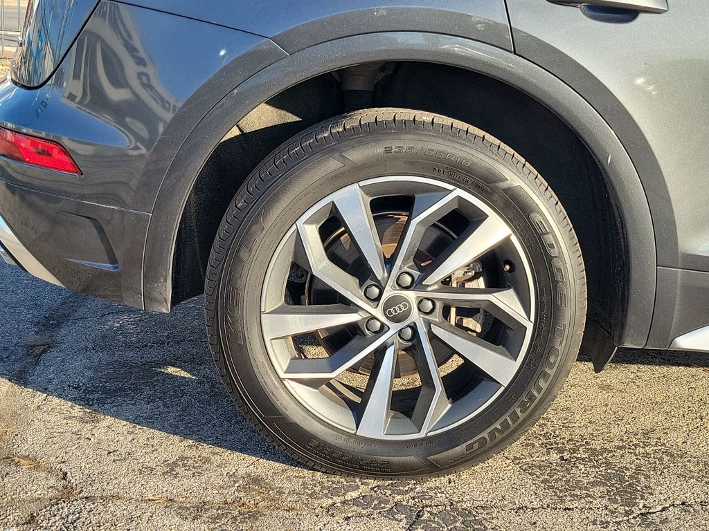 View vehicle photo 5