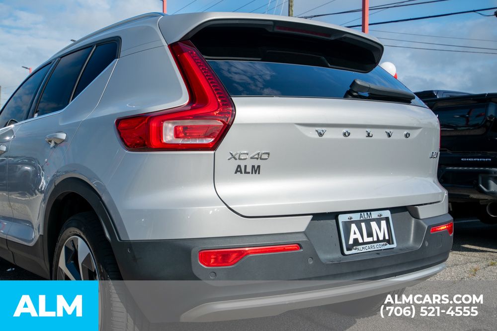 2023 Volvo XC40 Plus photo 8
